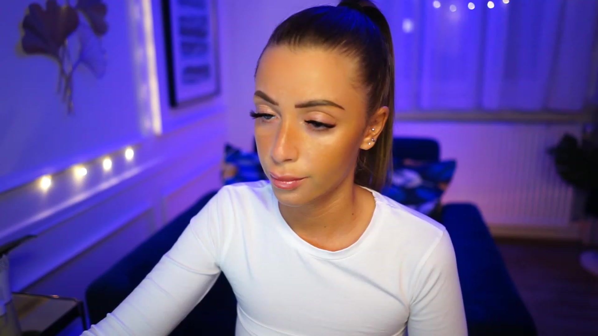 Gallery image thumbnail from emma_ruby's myfreecams stream on, 01/25/2023, 18:09 image 5 of 20