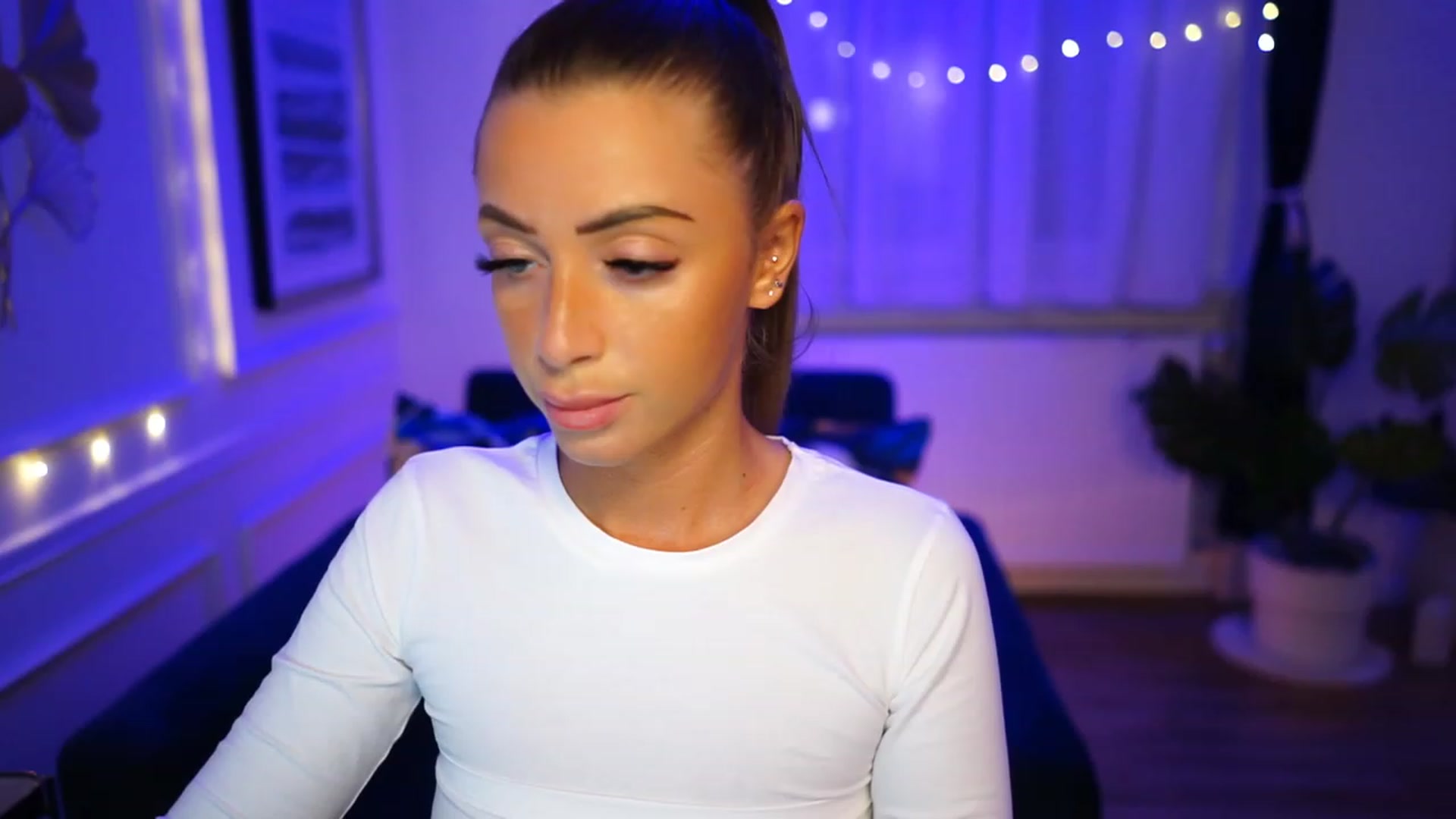 Gallery image thumbnail from emma_ruby's myfreecams stream on, 01/25/2023, 18:09 image 2 of 20