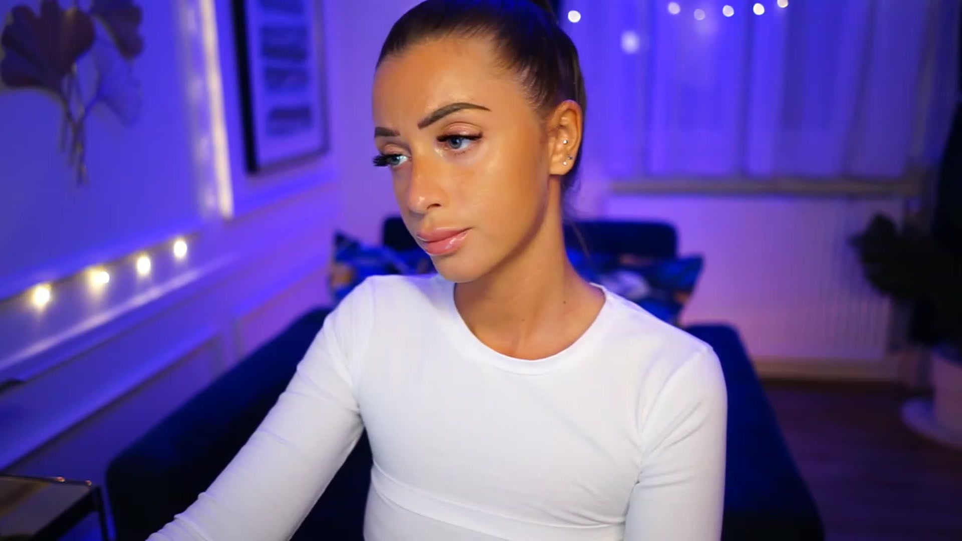 Gallery image thumbnail from emma_ruby's myfreecams stream on, 01/25/2023, 18:09 image 16 of 20