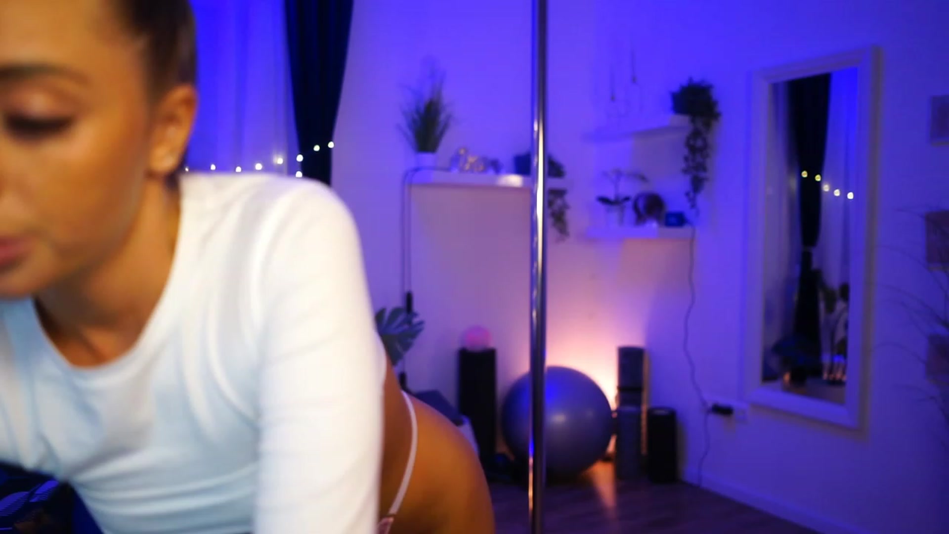 Gallery image thumbnail from emma_ruby's myfreecams stream on, 01/25/2023, 18:09 image 1 of 20