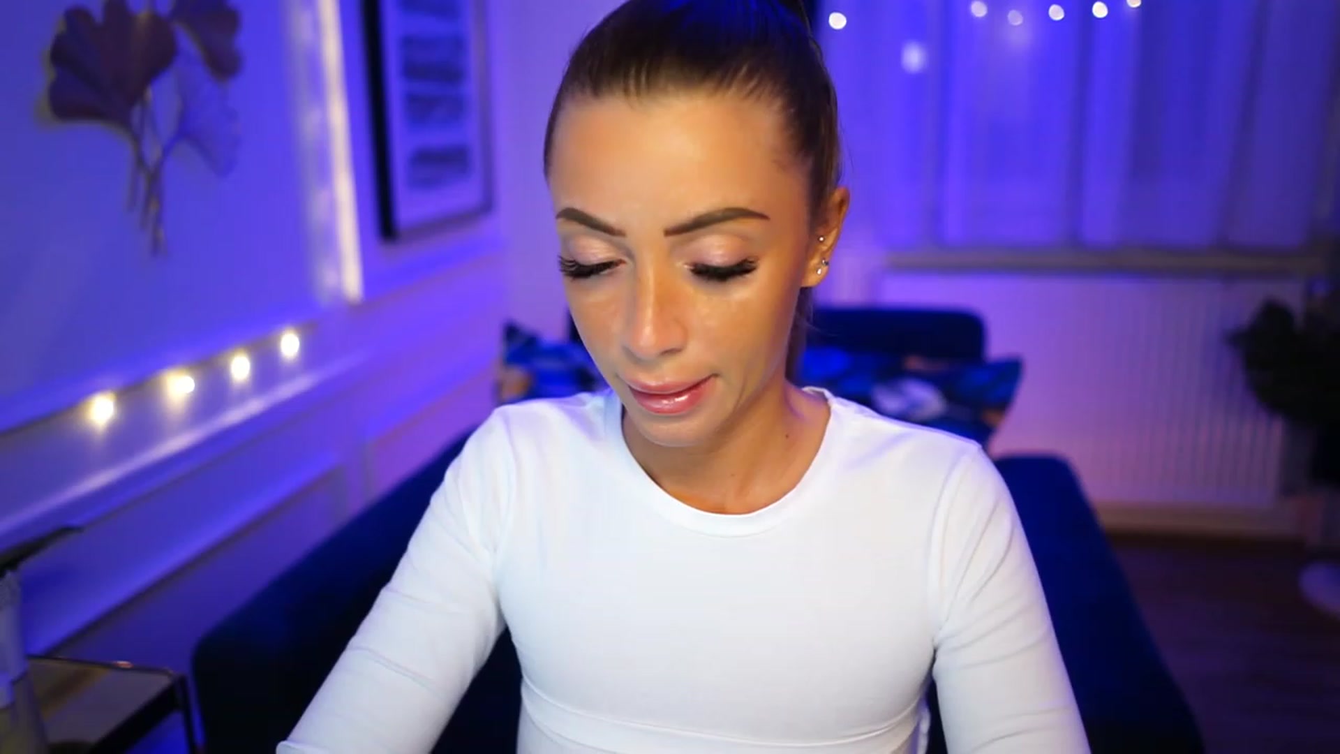 Gallery image thumbnail from emma_ruby's myfreecams stream on, 01/25/2023, 18:09 image 9 of 20