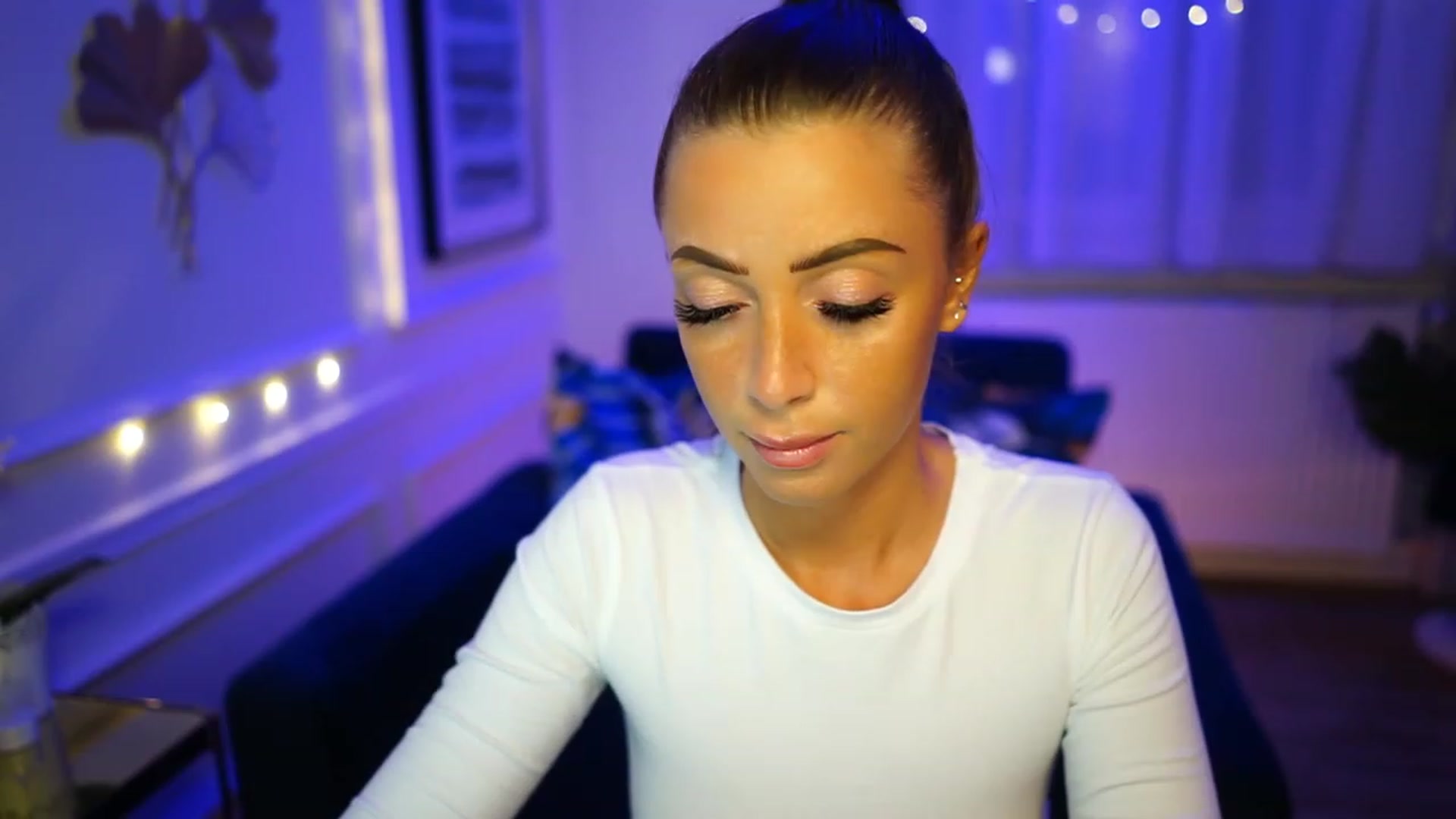 Gallery image thumbnail from emma_ruby's myfreecams stream on, 01/25/2023, 19:19 image 3 of 20