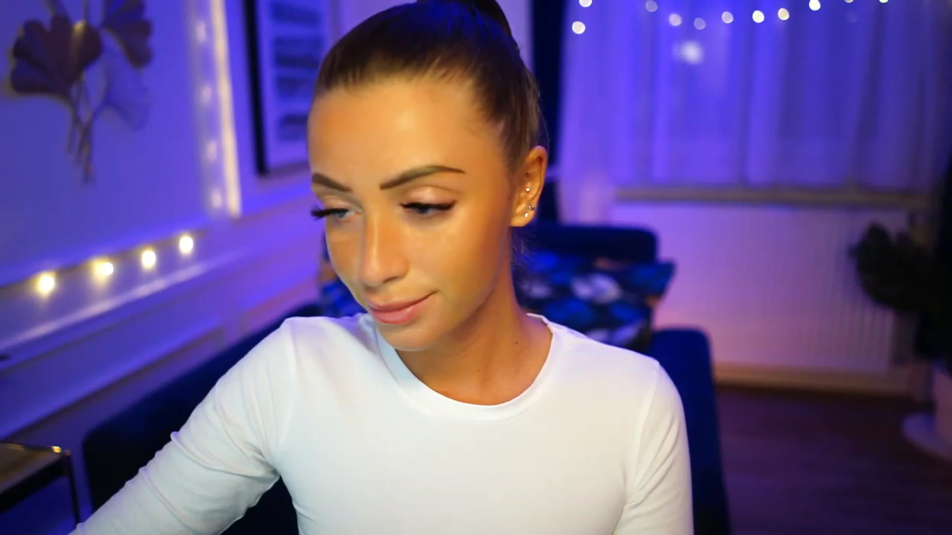 Gallery image thumbnail from emma_ruby's myfreecams stream on, 01/25/2023, 19:19 image 18 of 20
