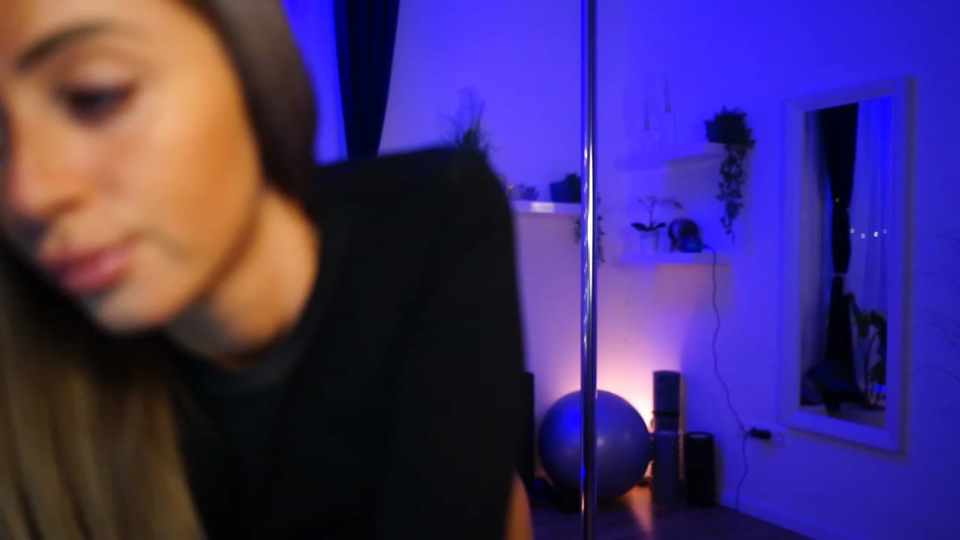 Gallery image thumbnail from emma_ruby's myfreecams stream on, 01/27/2023, 14:45 image 14 of 20