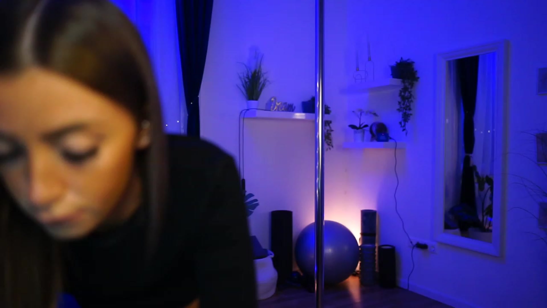 Gallery image thumbnail from emma_ruby's myfreecams stream on, 01/27/2023, 17:52 image 15 of 20