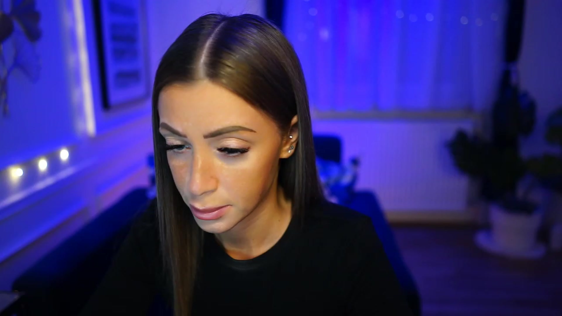 Gallery image thumbnail from emma_ruby's myfreecams stream on, 01/27/2023, 17:52 image 8 of 20