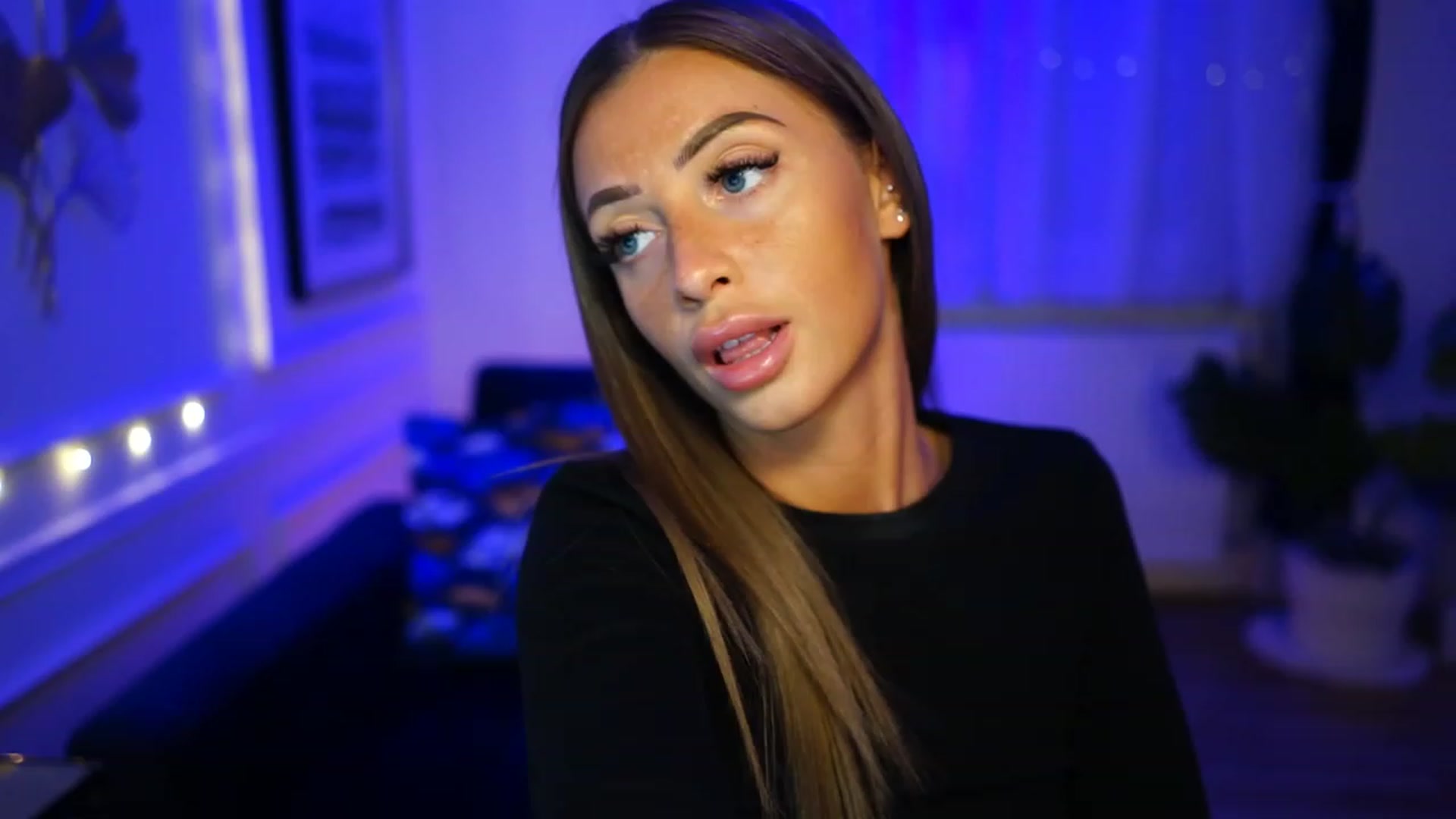Gallery image thumbnail from emma_ruby's myfreecams stream on, 01/27/2023, 17:52 image 12 of 20