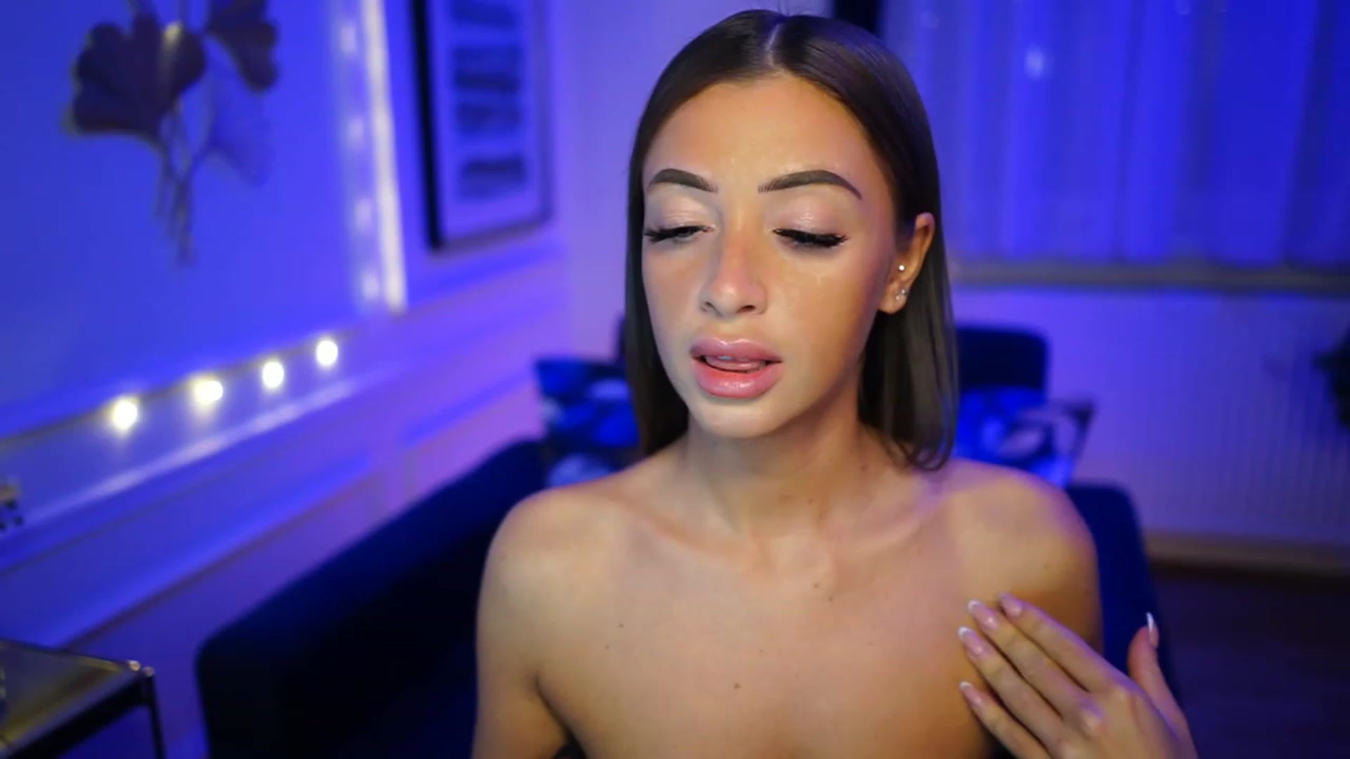 Gallery image thumbnail from emma_ruby's myfreecams stream on, 01/28/2023, 17:54 image 15 of 20