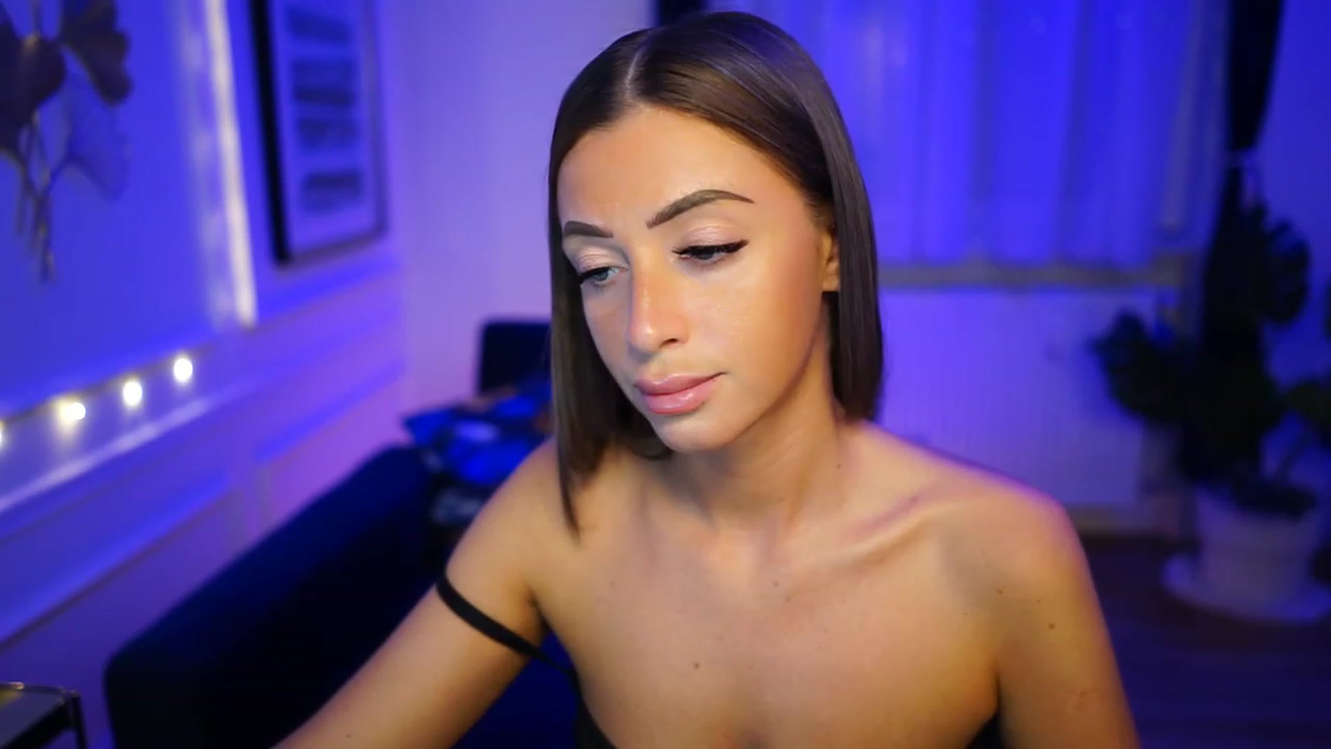 Gallery image thumbnail from emma_ruby's myfreecams stream on, 01/28/2023, 20:06 image 19 of 20