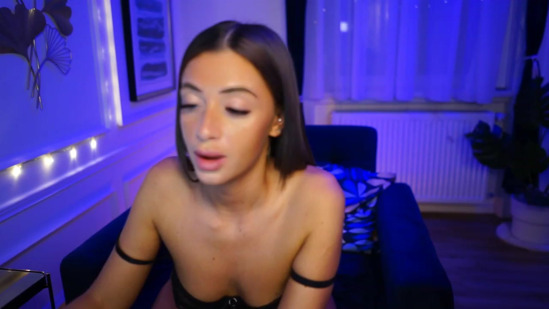 Gallery image thumbnail from emma_ruby's myfreecams stream on, 01/28/2023, 20:44 image 17 of 20