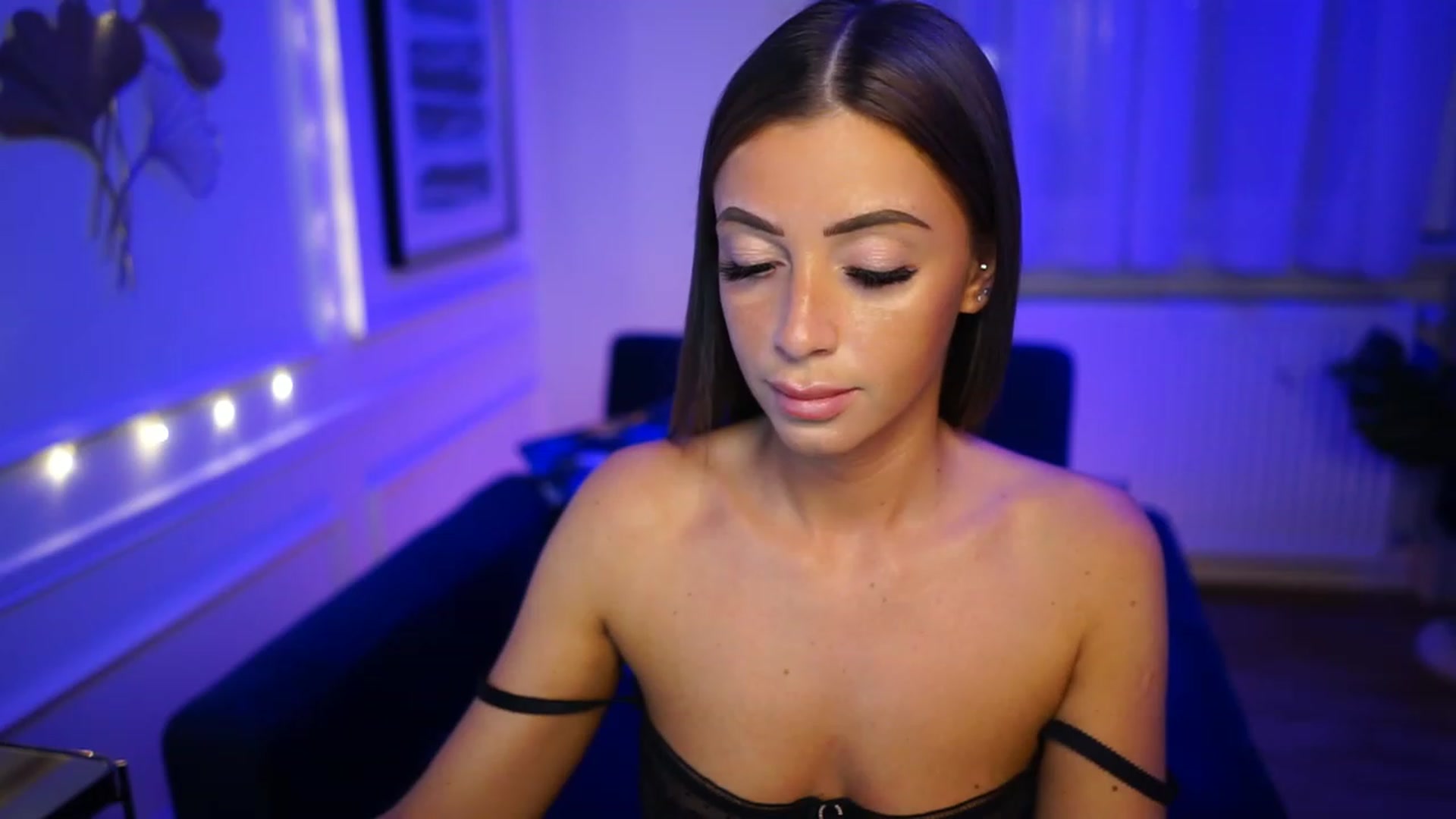 Gallery image thumbnail from emma_ruby's myfreecams stream on, 01/28/2023, 20:44 image 14 of 20