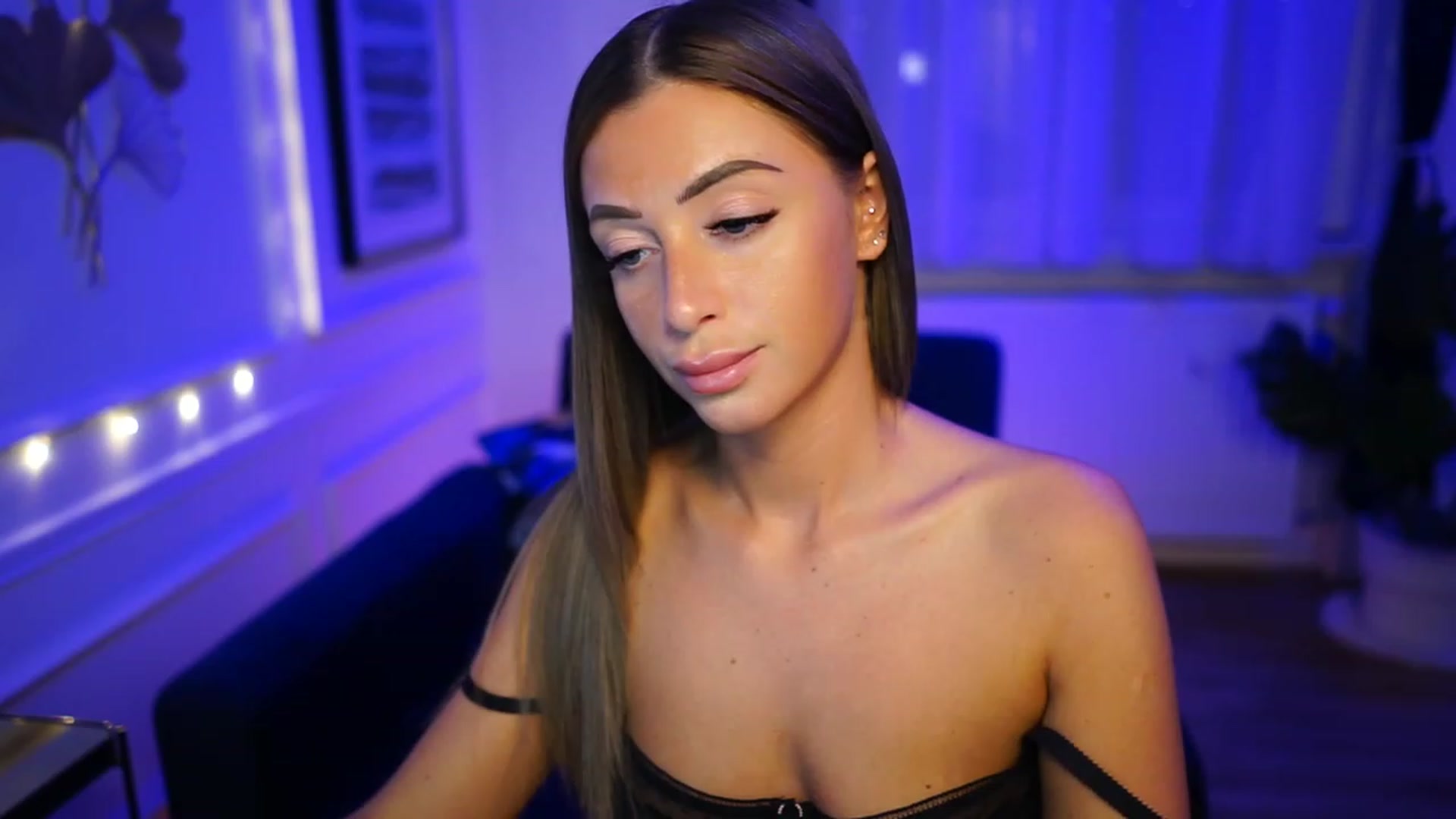 Gallery image thumbnail from emma_ruby's myfreecams stream on, 01/28/2023, 20:44 image 18 of 20