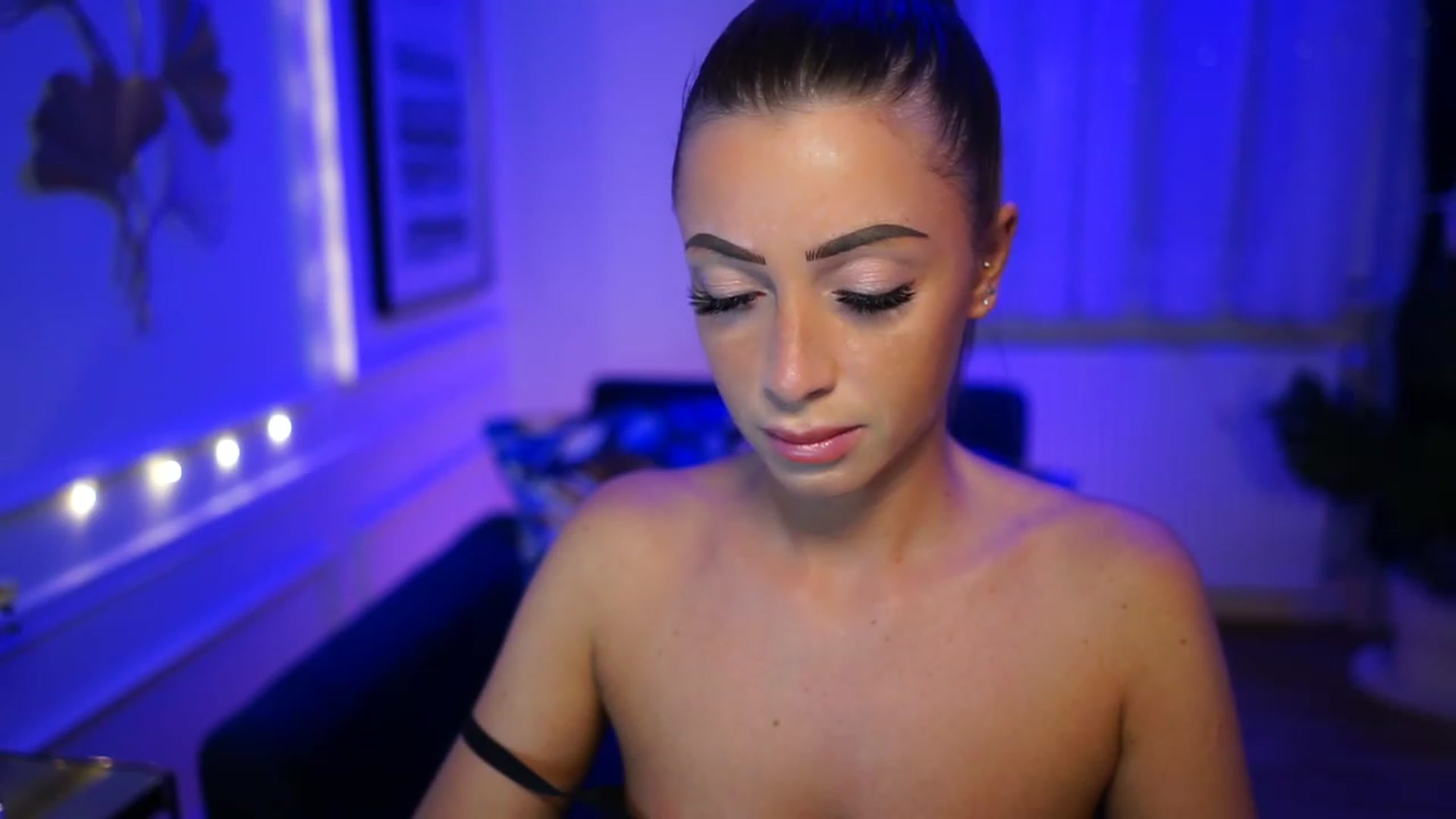 Gallery image thumbnail from emma_ruby's myfreecams stream on, 01/29/2023, 18:22 image 5 of 20