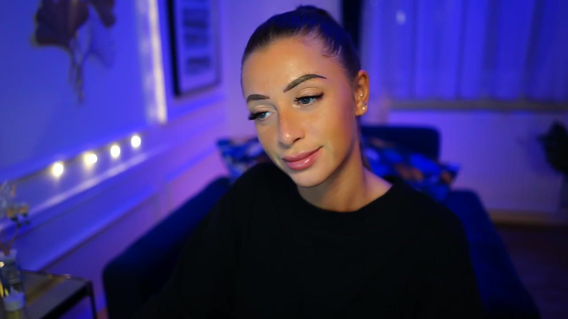 Gallery image thumbnail from emma_ruby's myfreecams stream on, 01/29/2023, 18:22 image 16 of 20