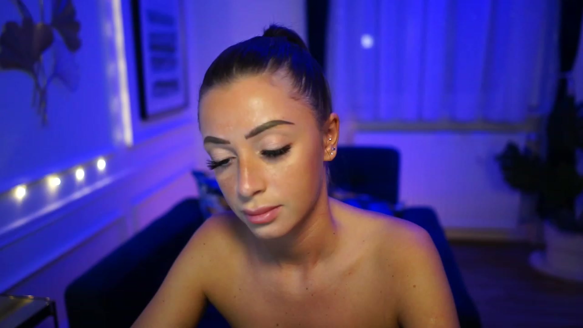 Gallery image thumbnail from emma_ruby's myfreecams stream on, 01/29/2023, 22:03 image 2 of 20