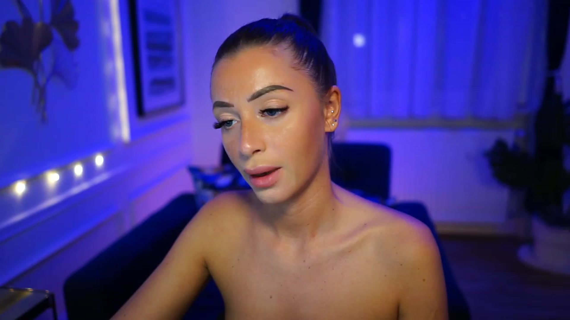 Gallery image thumbnail from emma_ruby's myfreecams stream on, 01/29/2023, 22:03 image 8 of 20