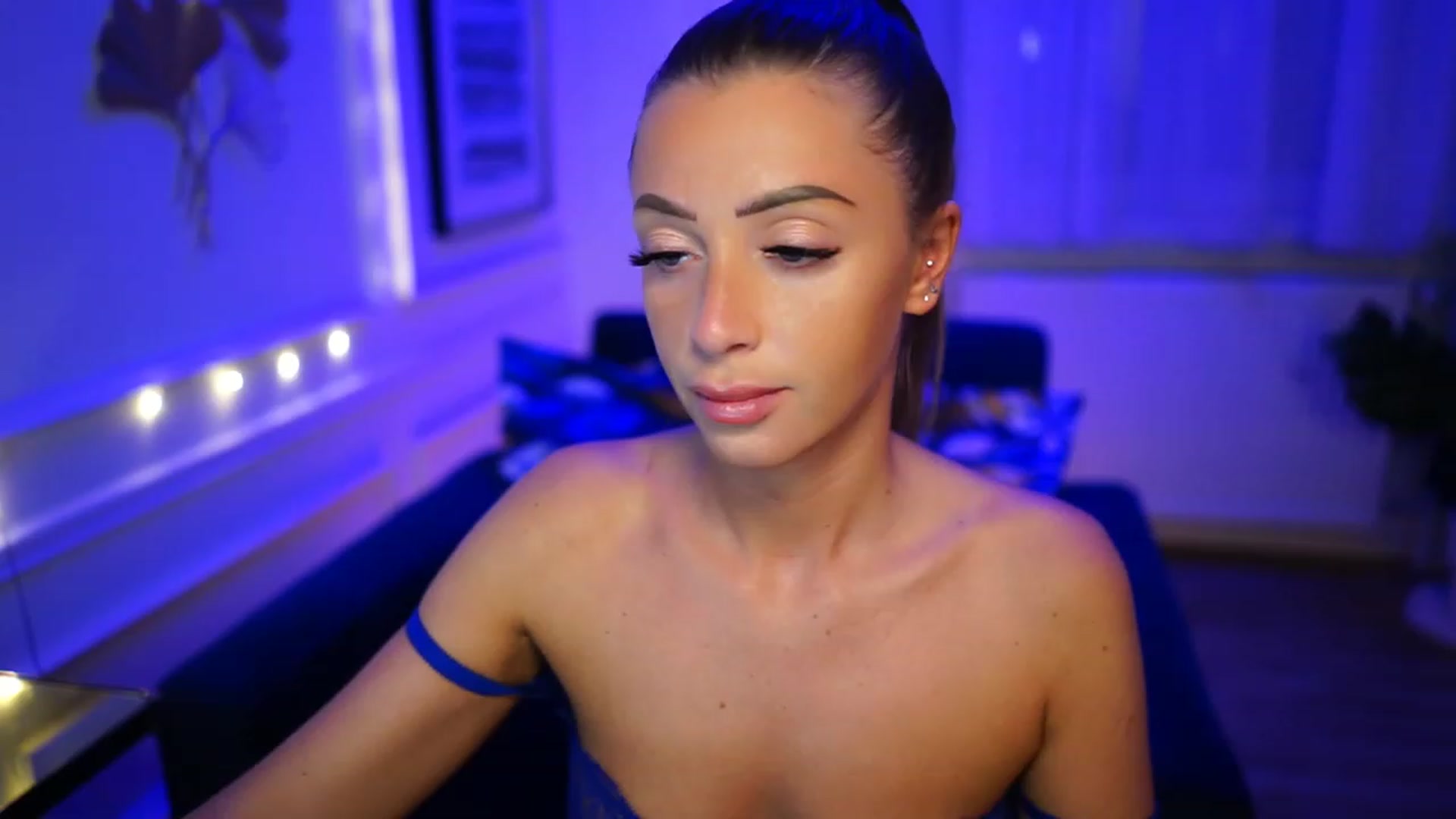 Gallery image thumbnail from emma_ruby's myfreecams stream on, 01/30/2023, 17:17 image 10 of 20