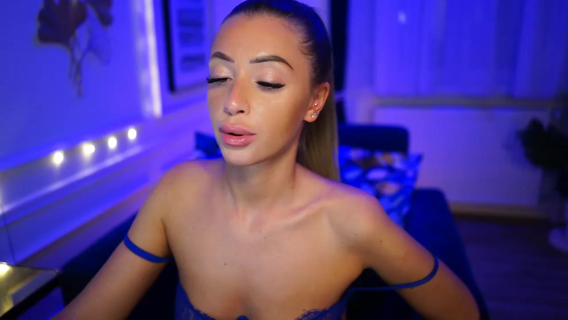 Gallery image thumbnail from emma_ruby's myfreecams stream on, 01/30/2023, 17:17 image 8 of 20