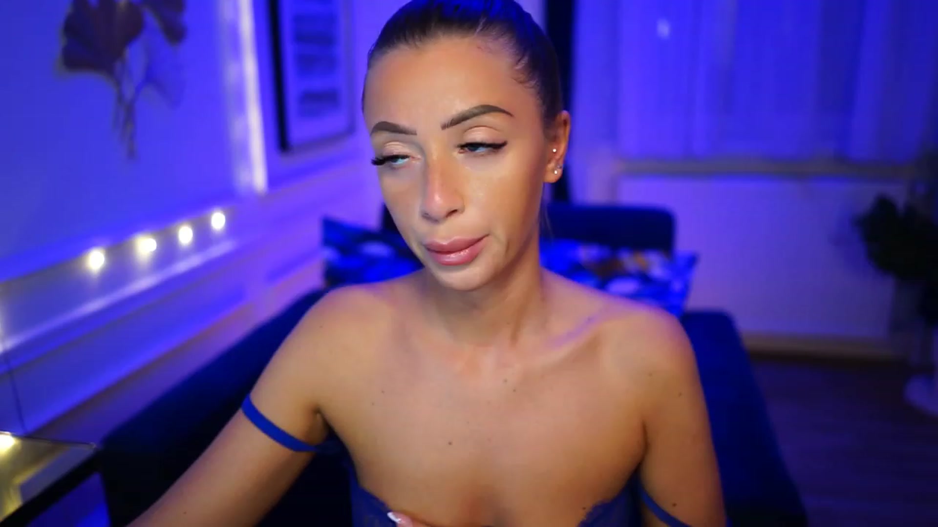 Gallery image thumbnail from emma_ruby's myfreecams stream on, 01/30/2023, 17:17 image 13 of 20