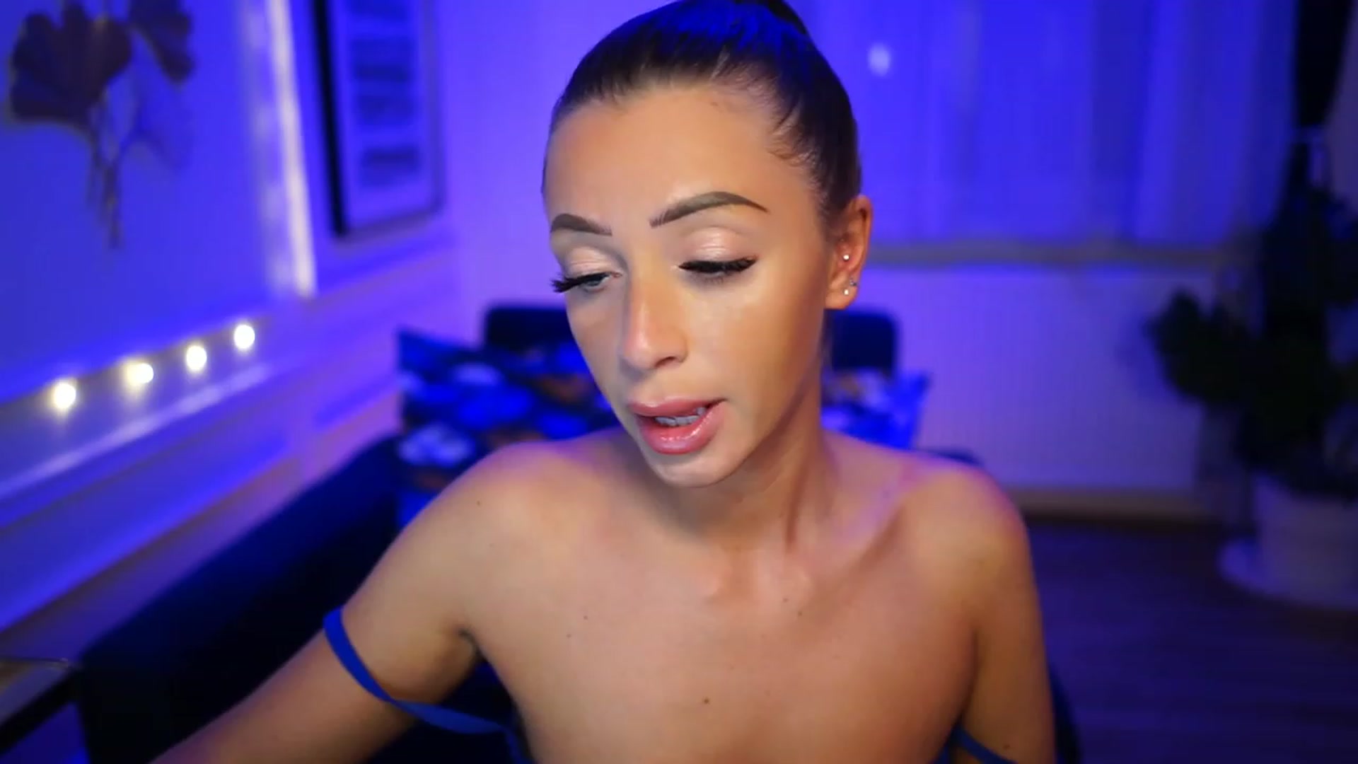 Gallery image thumbnail from emma_ruby's myfreecams stream on, 01/30/2023, 17:17 image 3 of 20