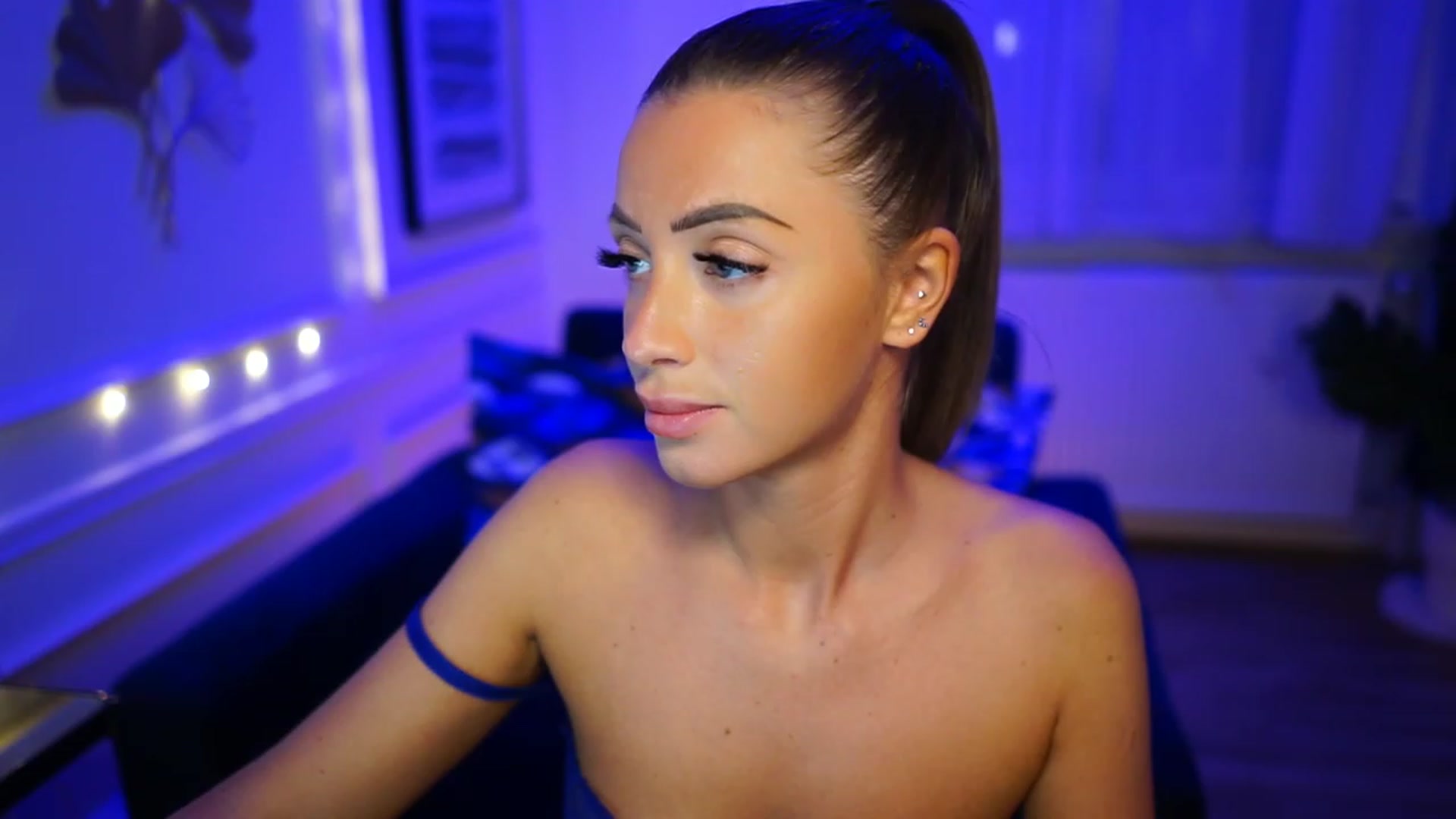Gallery image thumbnail from emma_ruby's myfreecams stream on, 01/30/2023, 18:24 image 16 of 20