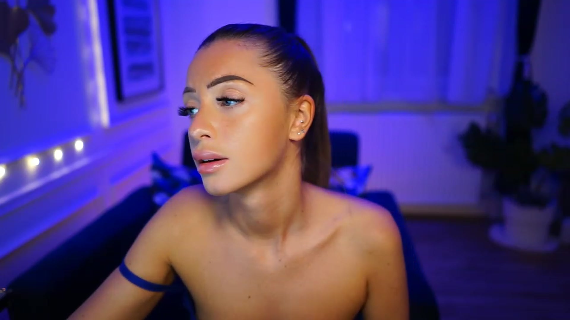 Gallery image thumbnail from emma_ruby's myfreecams stream on, 01/30/2023, 19:09 image 10 of 20