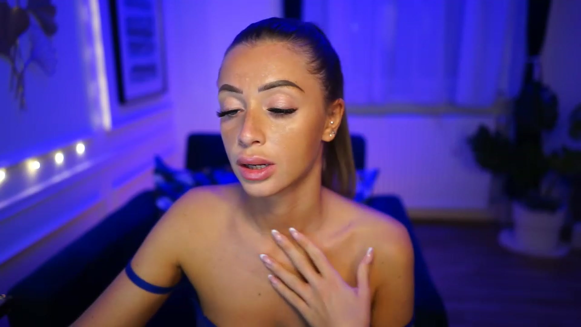 Gallery image thumbnail from emma_ruby's myfreecams stream on, 01/30/2023, 19:09 image 7 of 20