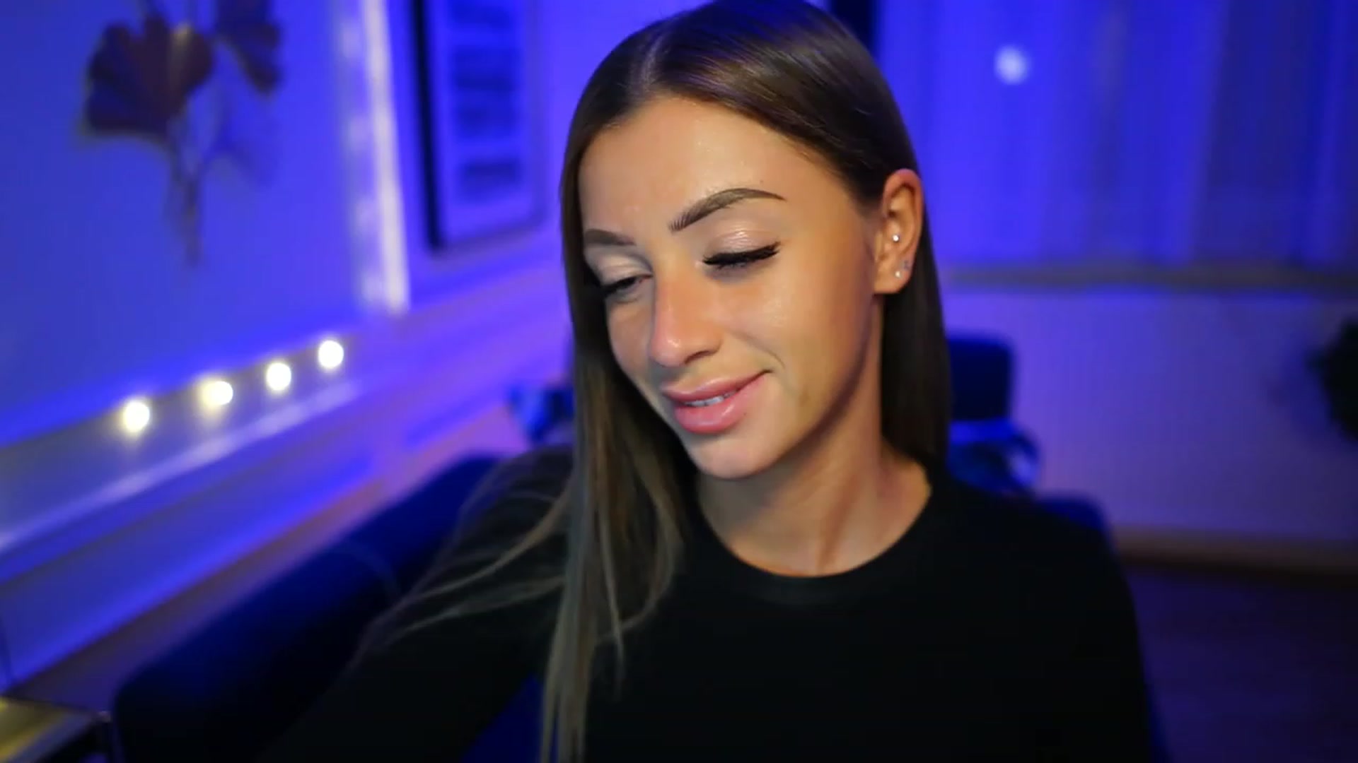 Gallery image thumbnail from emma_ruby's myfreecams stream on, 01/31/2023, 16:56 image 9 of 20