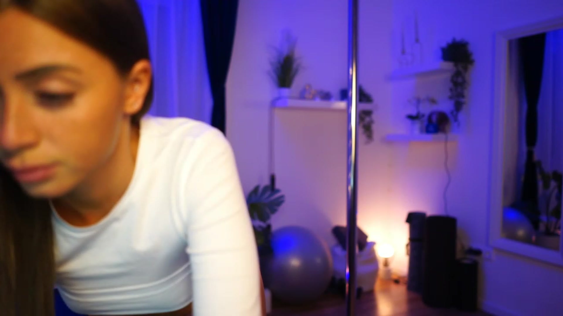 Gallery image thumbnail from emma_ruby's myfreecams stream on, 02/02/2023, 16:29 image 18 of 20