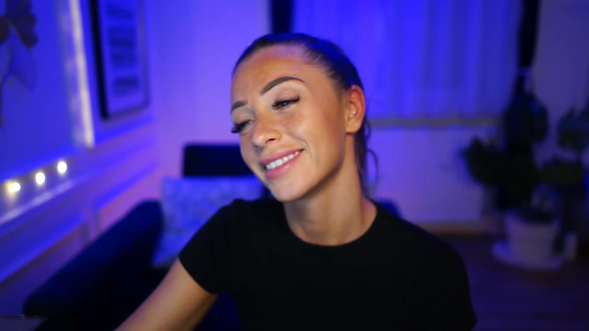 Gallery image thumbnail from emma_ruby's myfreecams stream on, 02/03/2023, 19:22 image 17 of 20