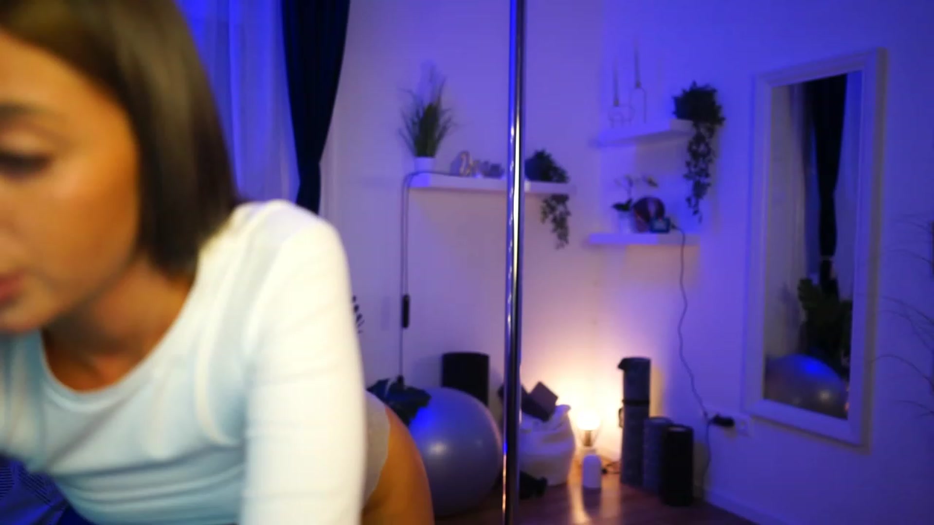 Gallery image thumbnail from emma_ruby's myfreecams stream on, 02/06/2023, 13:08 image 3 of 20