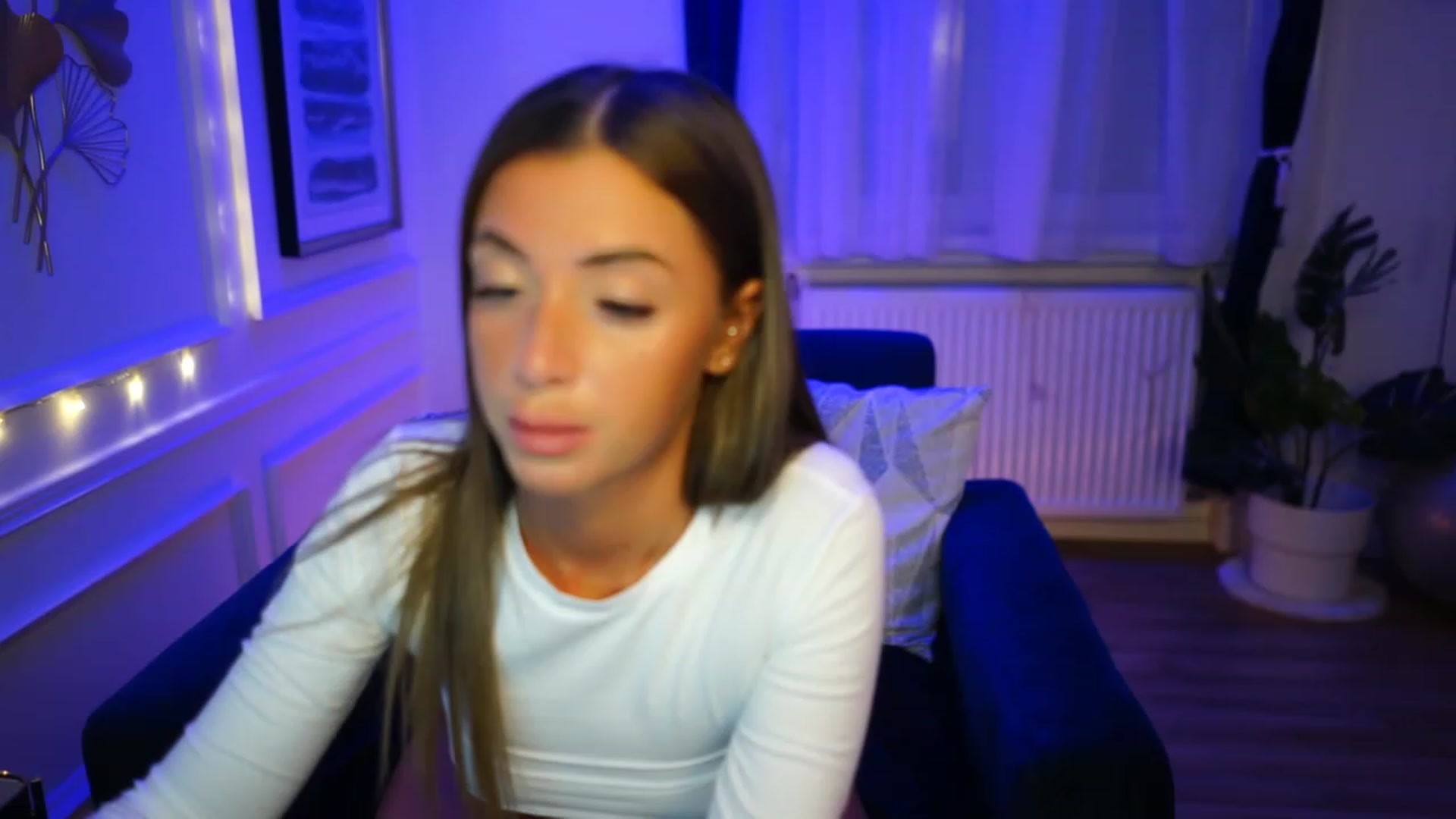 Gallery image thumbnail from emma_ruby's myfreecams stream on, 02/06/2023, 13:08 image 7 of 20