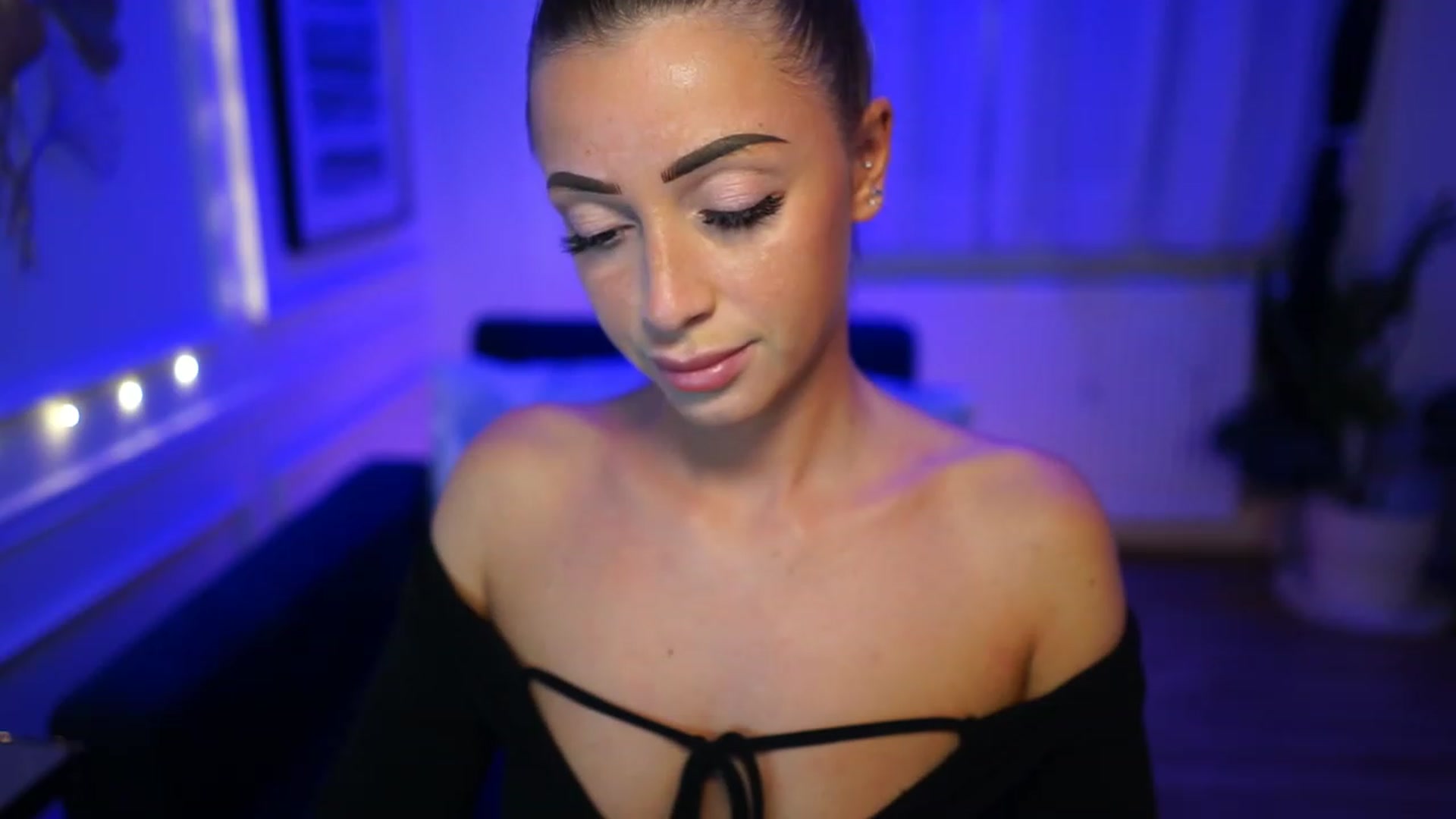 Gallery image thumbnail from emma_ruby's myfreecams stream on, 02/10/2023, 17:06 image 6 of 20