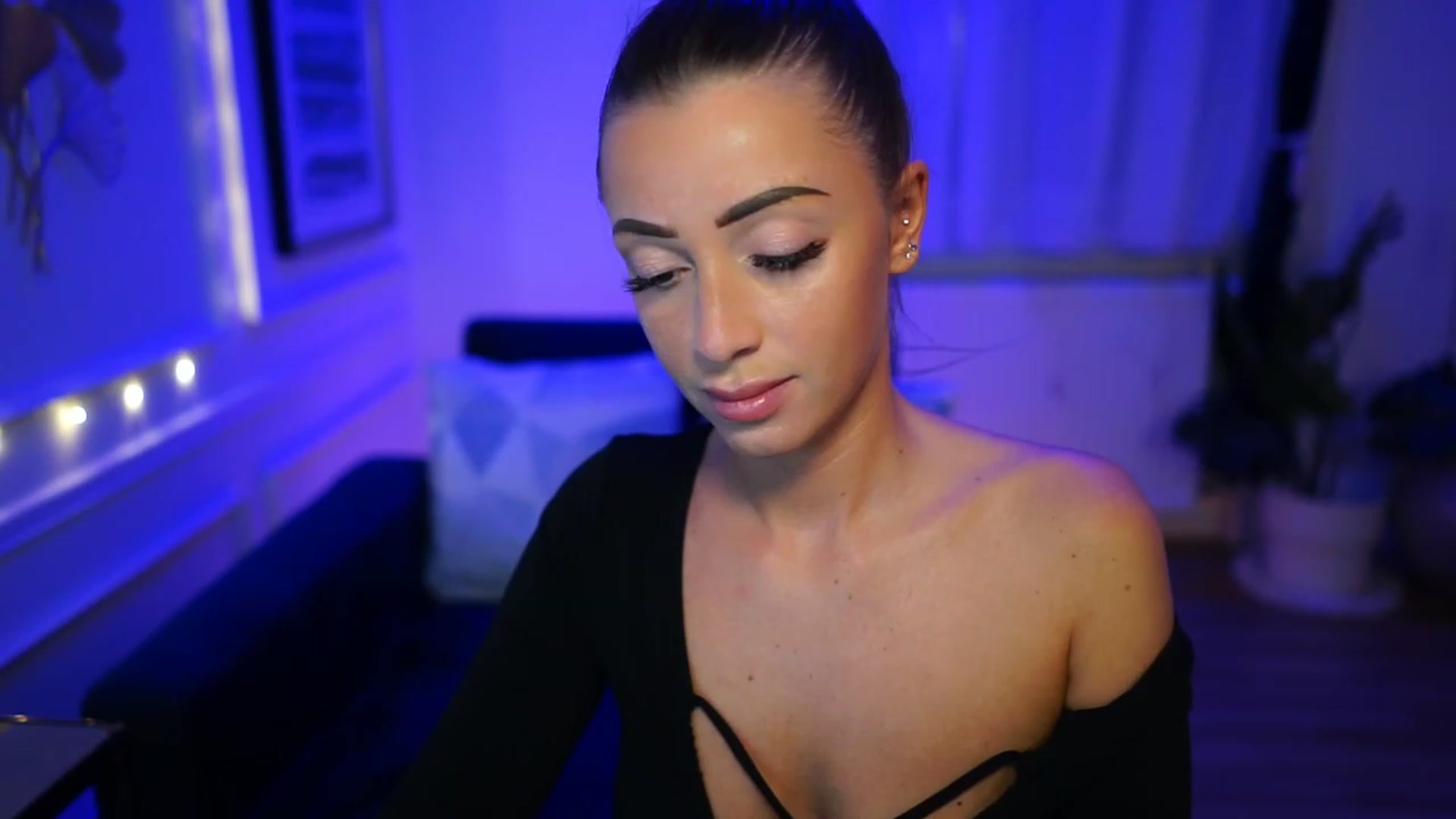 Gallery image thumbnail from emma_ruby's myfreecams stream on, 02/10/2023, 17:06 image 10 of 20