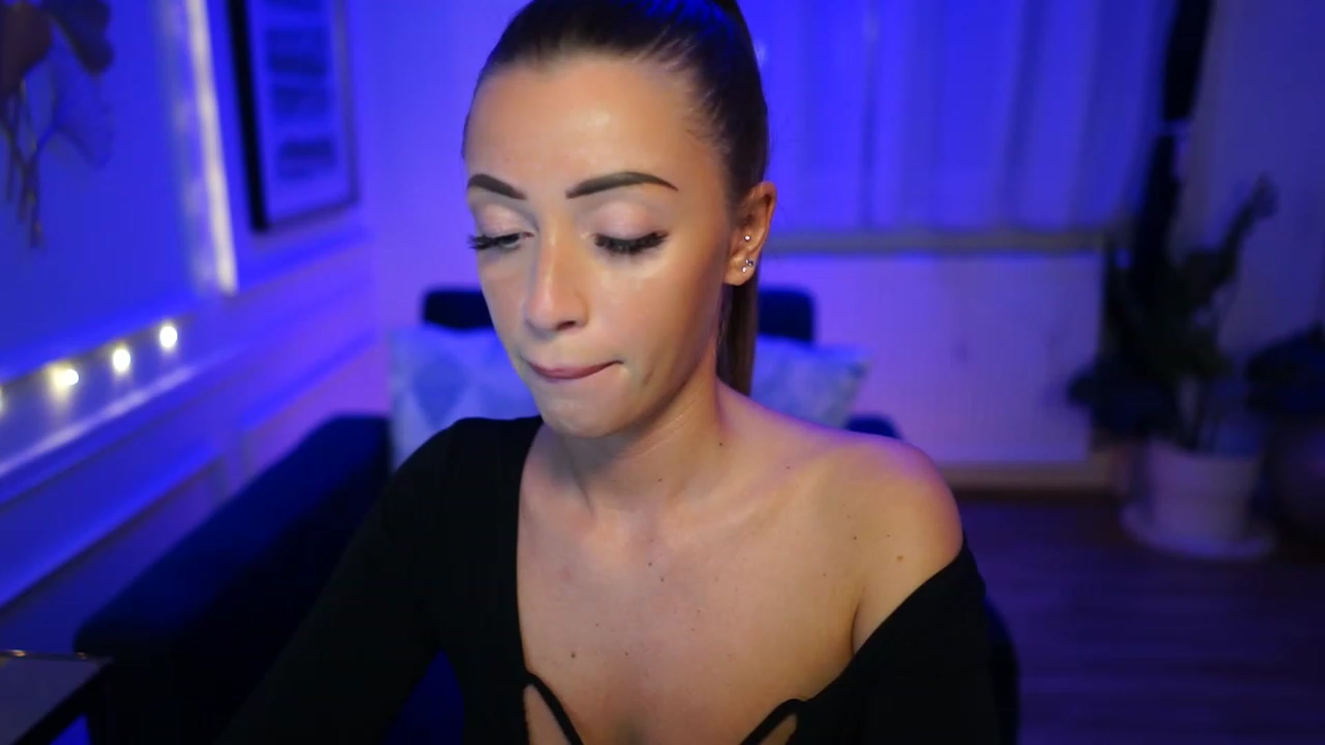 Gallery image thumbnail from emma_ruby's myfreecams stream on, 02/10/2023, 17:06 image 14 of 20