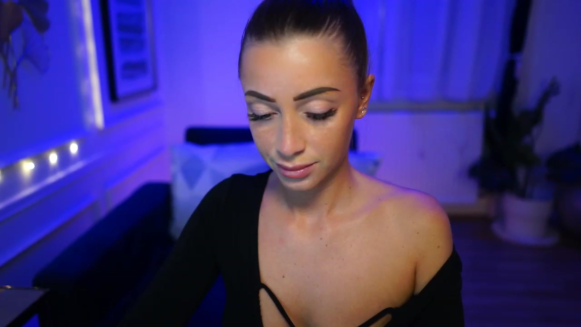 Gallery image thumbnail from emma_ruby's myfreecams stream on, 02/10/2023, 17:06 image 12 of 20