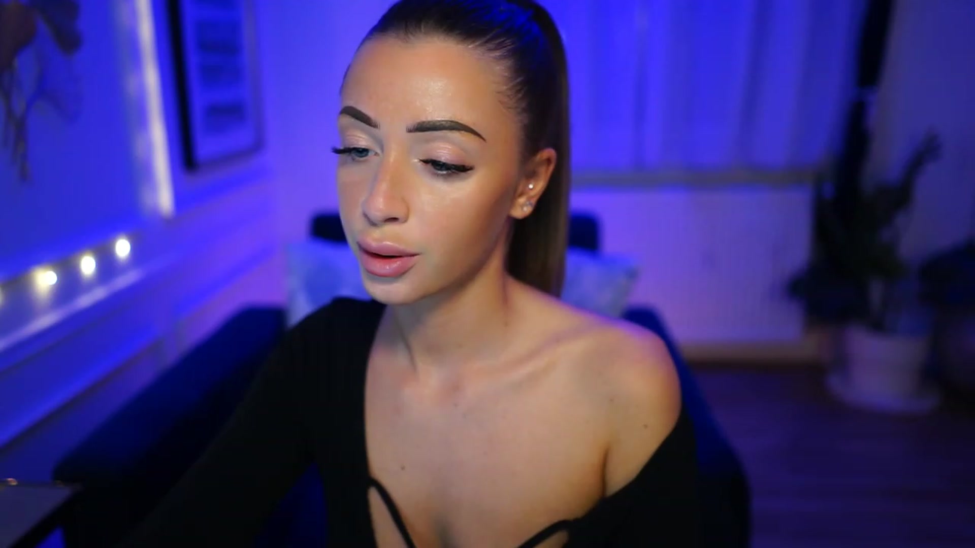 Gallery image thumbnail from emma_ruby's myfreecams stream on, 02/10/2023, 17:06 image 17 of 20