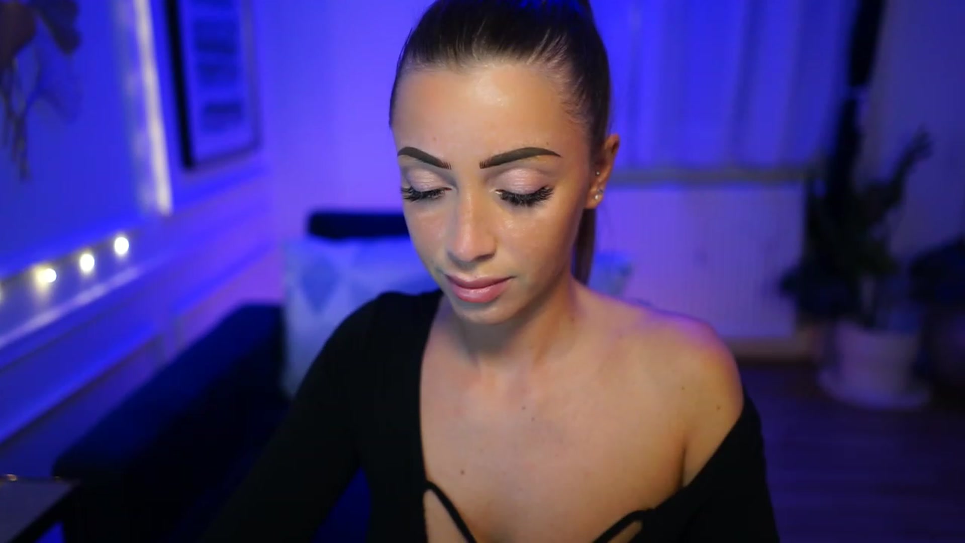 Gallery image thumbnail from emma_ruby's myfreecams stream on, 02/10/2023, 17:06 image 15 of 20