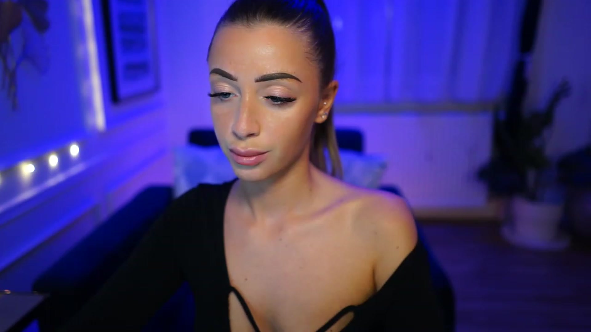 Gallery image thumbnail from emma_ruby's myfreecams stream on, 02/10/2023, 17:06 image 18 of 20