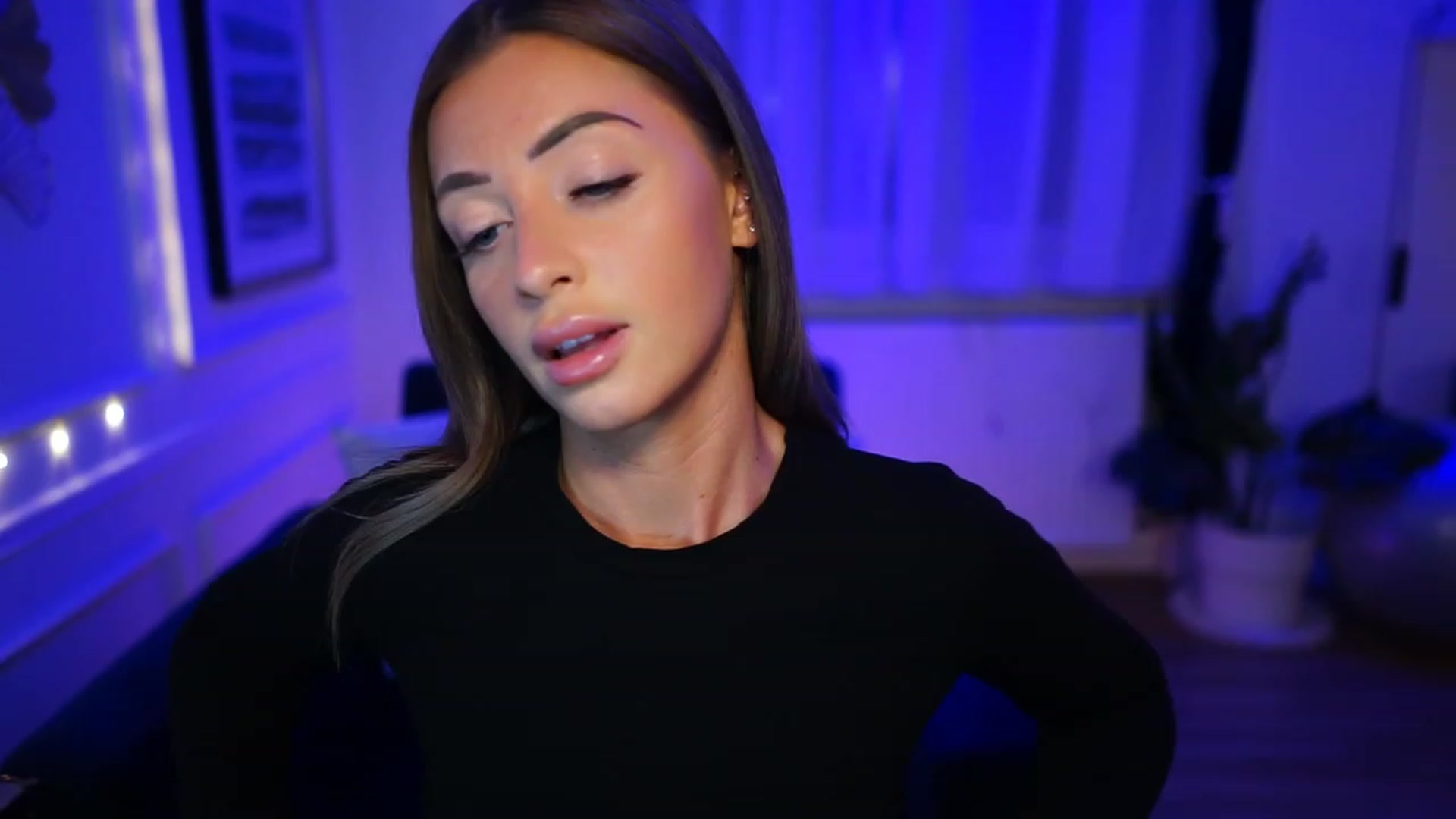 Gallery image thumbnail from emma_ruby's myfreecams stream on, 02/12/2023, 19:18 image 6 of 20