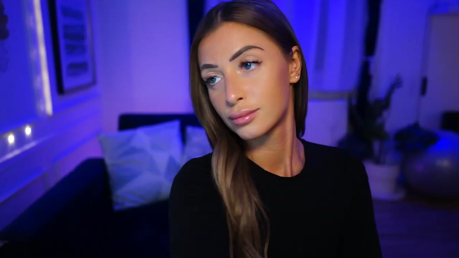 Gallery image thumbnail from emma_ruby's myfreecams stream on, 02/12/2023, 19:18 image 7 of 20