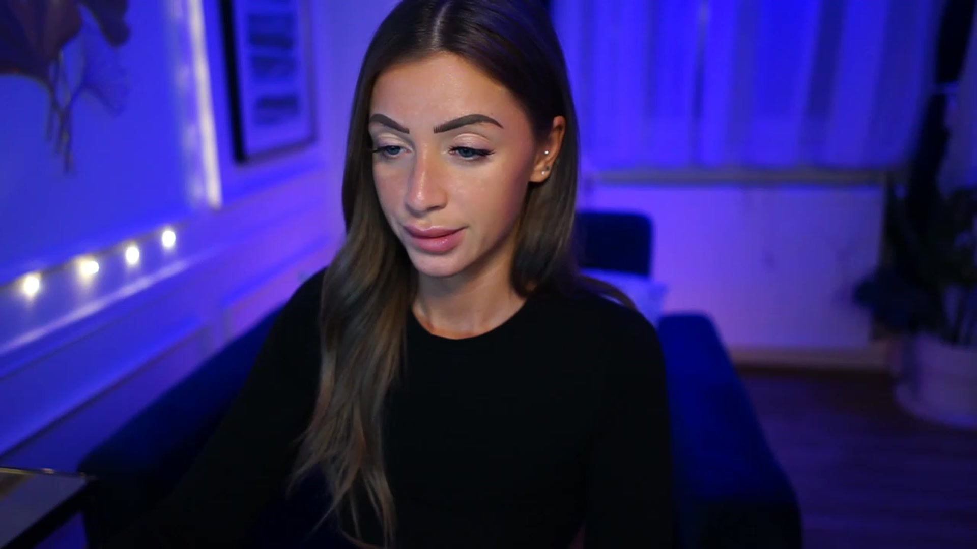 Gallery image thumbnail from emma_ruby's myfreecams stream on, 02/12/2023, 21:19 image 3 of 20