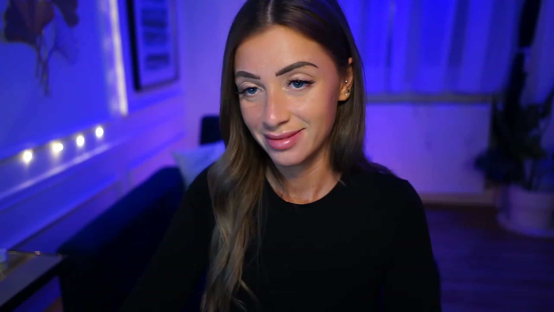 Gallery image thumbnail from emma_ruby's myfreecams stream on, 02/12/2023, 21:19 image 9 of 20