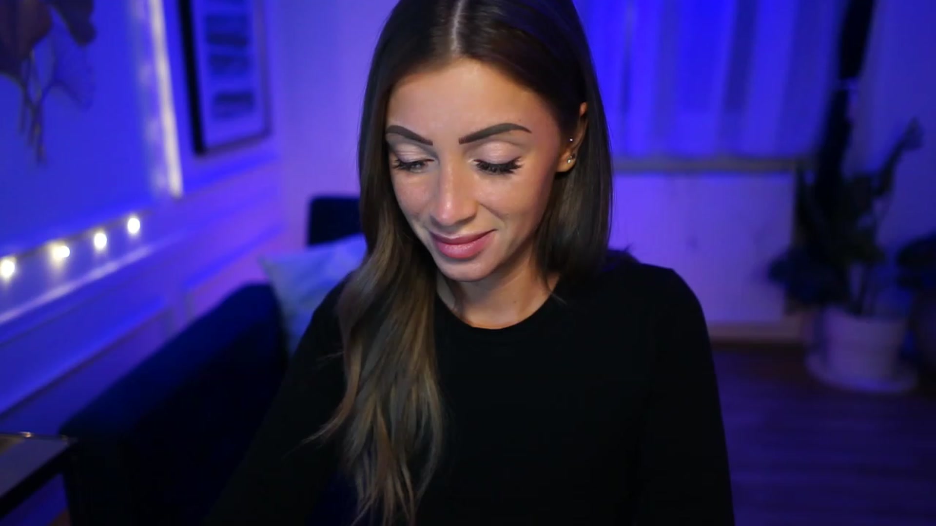 Gallery image thumbnail from emma_ruby's myfreecams stream on, 02/12/2023, 21:19 image 7 of 20