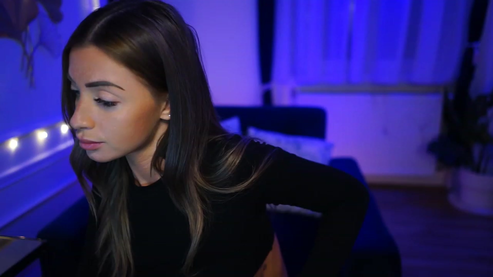 Gallery image thumbnail from emma_ruby's myfreecams stream on, 02/12/2023, 21:19 image 1 of 20