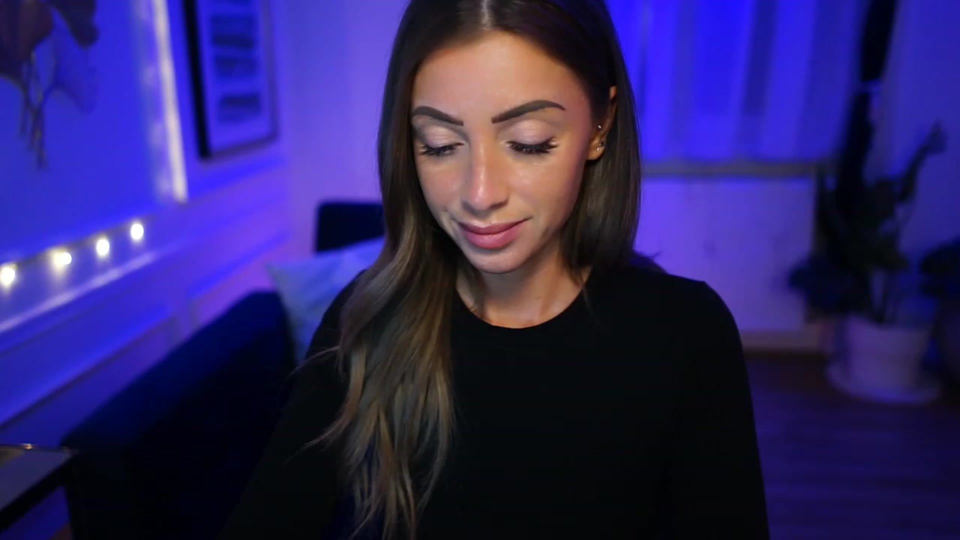 Gallery image thumbnail from emma_ruby's myfreecams stream on, 02/12/2023, 21:19 image 5 of 20
