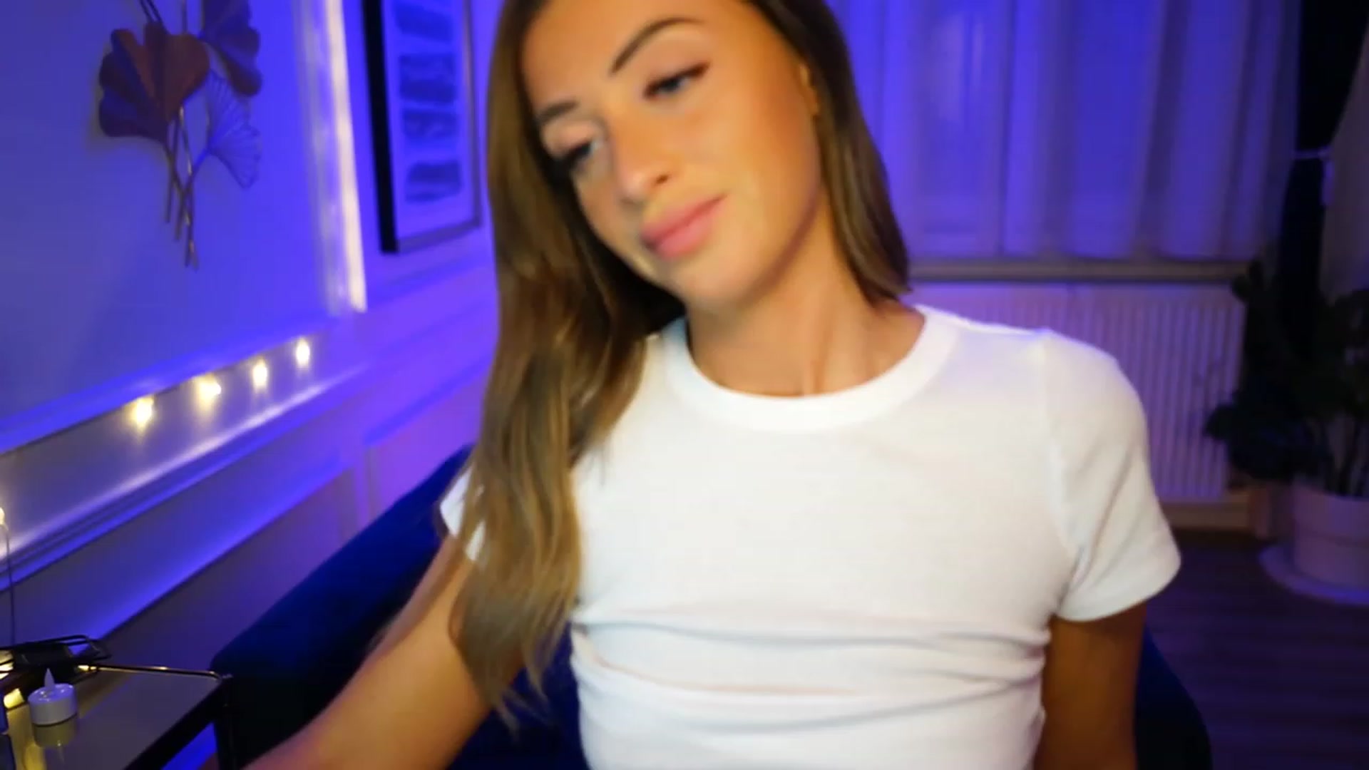 Gallery image thumbnail from emma_ruby's myfreecams stream on, 02/18/2023, 18:17 image 15 of 20