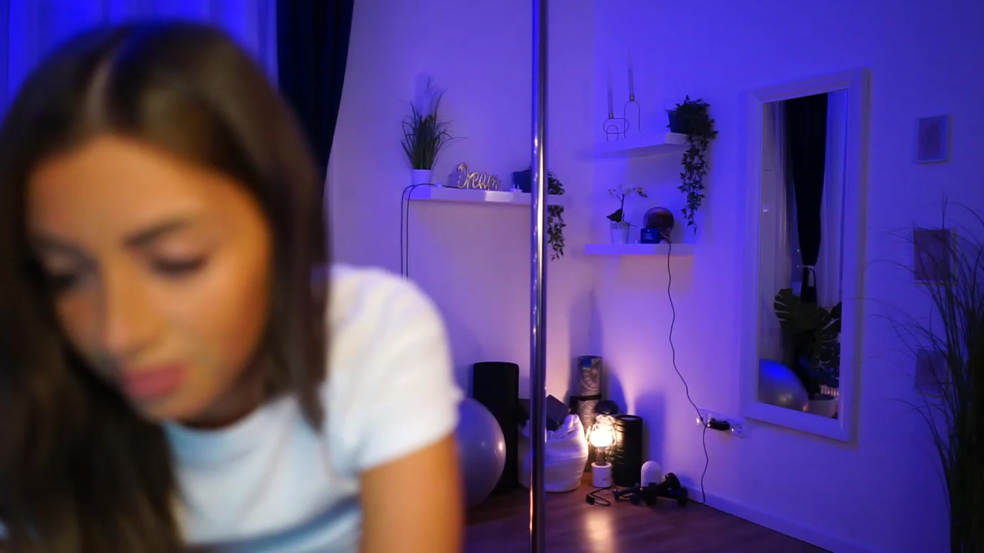 Gallery image thumbnail from emma_ruby's myfreecams stream on, 02/18/2023, 18:17 image 2 of 20