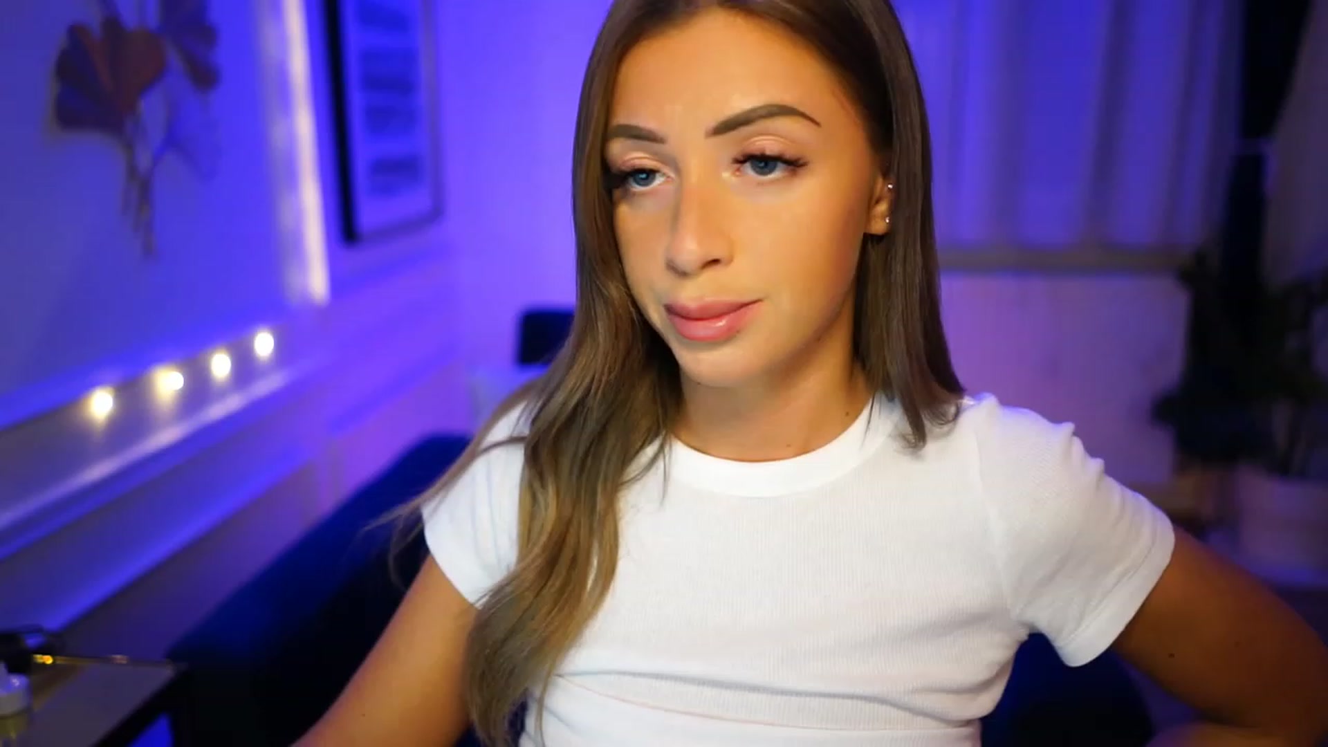 Gallery image thumbnail from emma_ruby's myfreecams stream on, 02/18/2023, 18:17 image 4 of 20