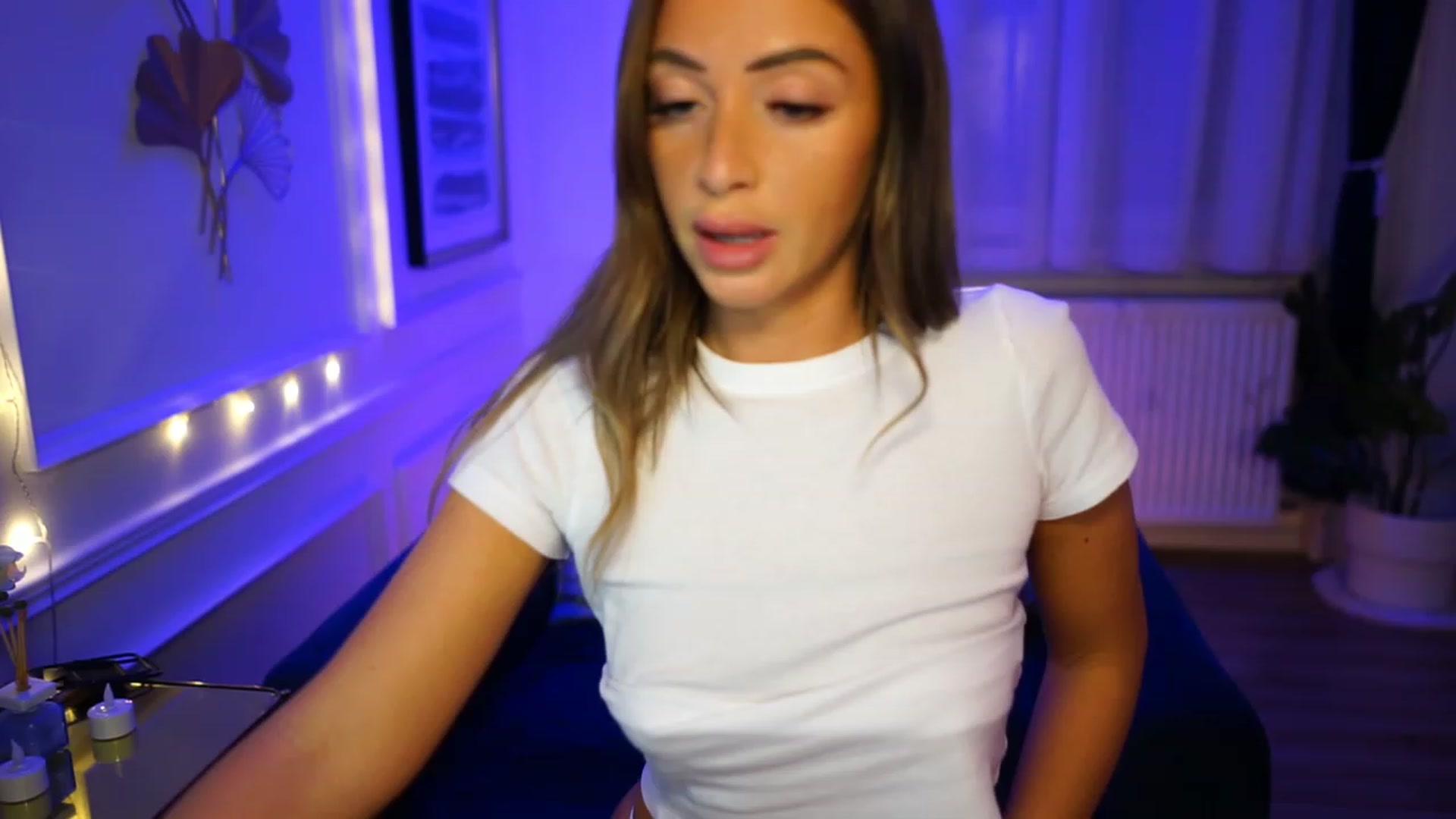 Gallery image thumbnail from emma_ruby's myfreecams stream on, 02/18/2023, 18:17 image 14 of 20